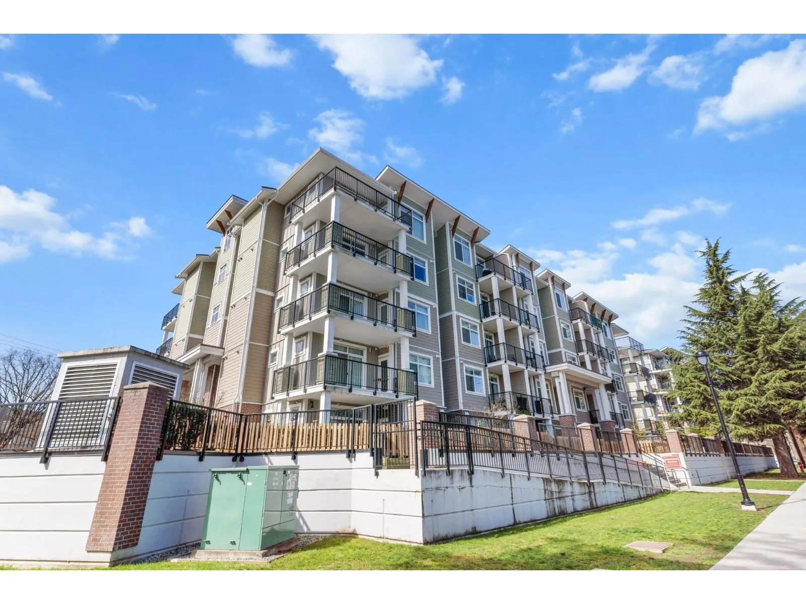 312 20696 EASTLEIGH CRESCENT