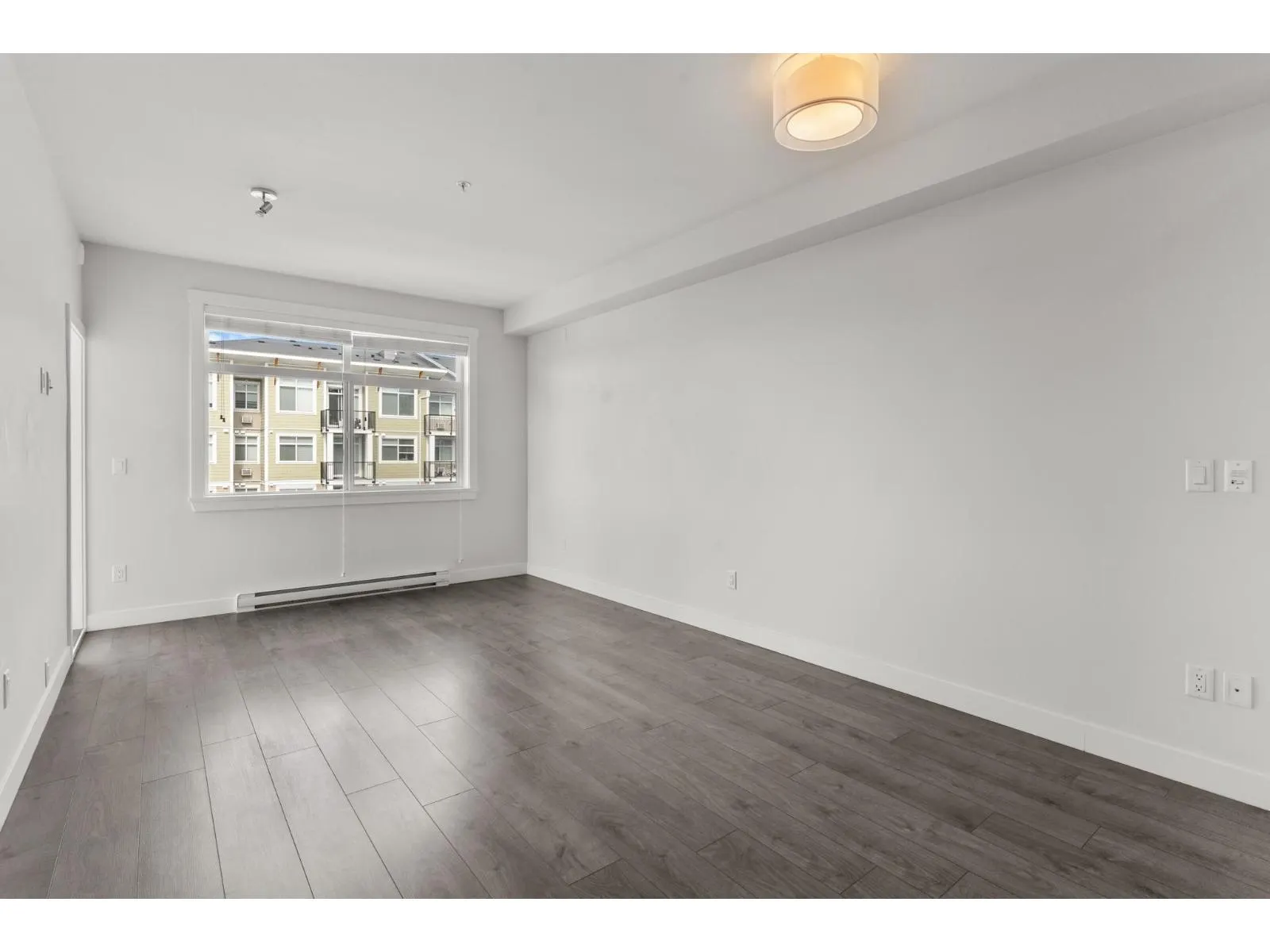 312 20696 EASTLEIGH CRESCENT