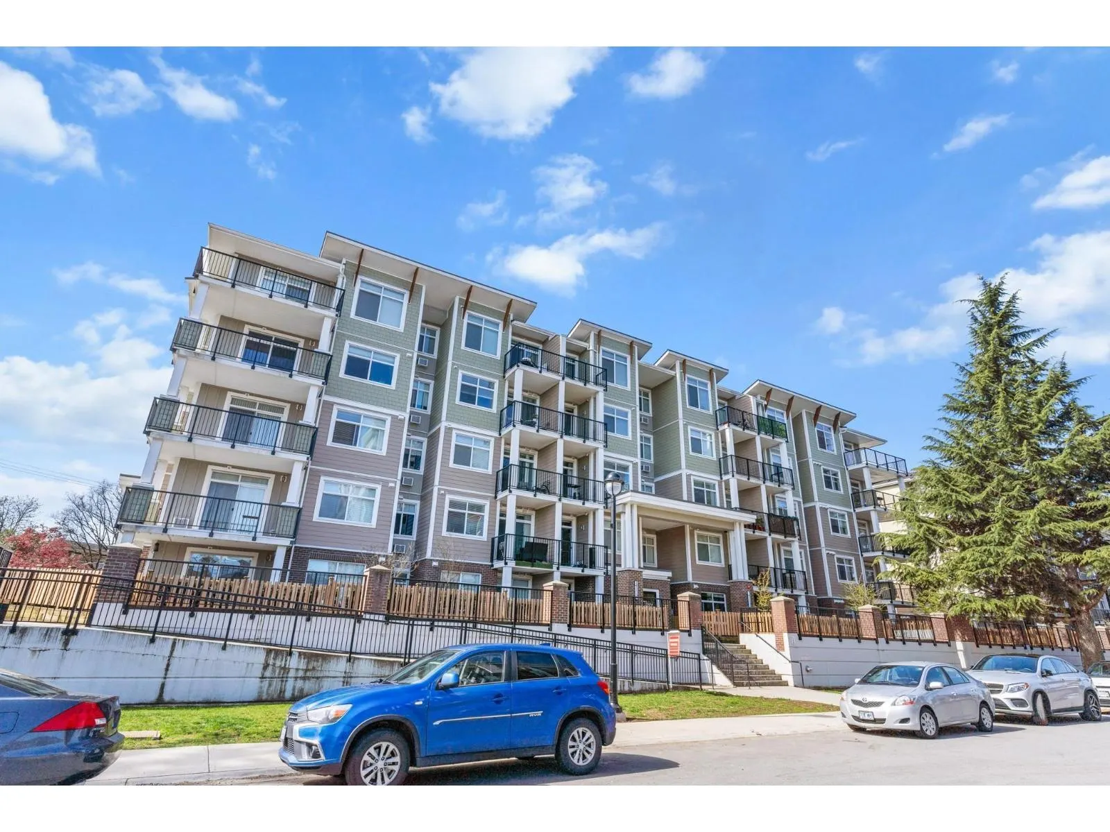 312 20696 EASTLEIGH CRESCENT