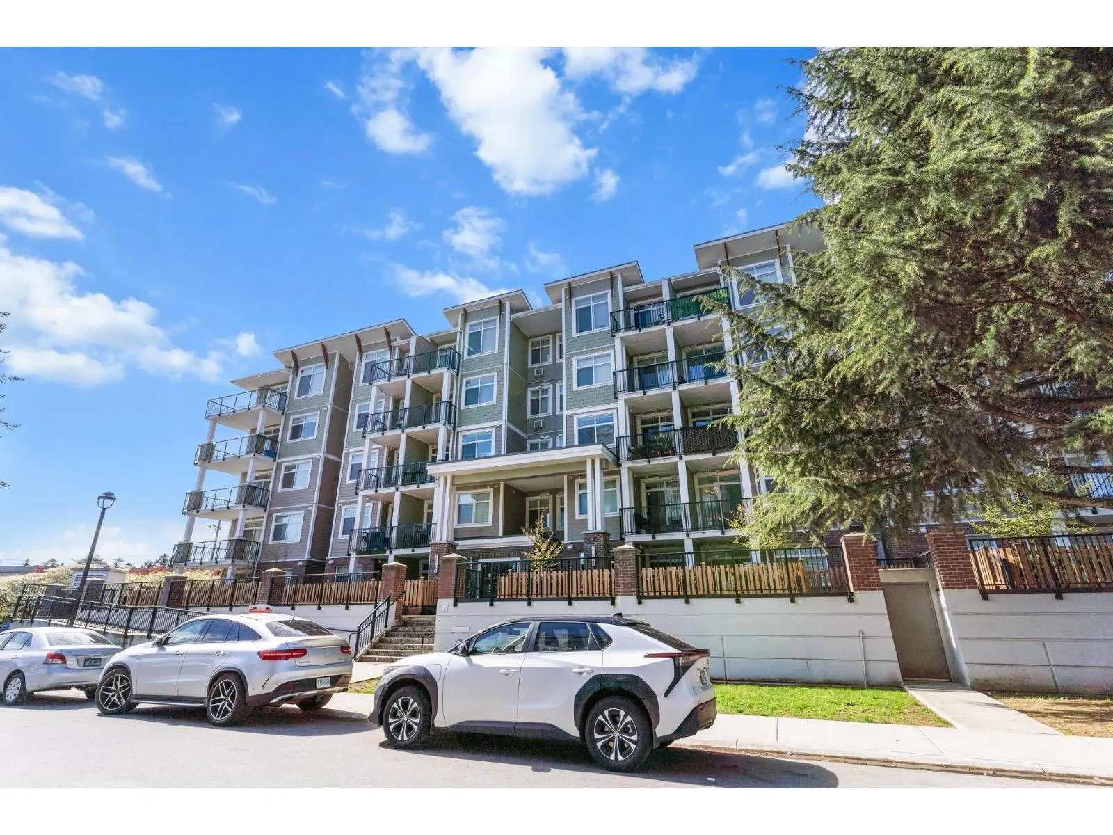 312 20696 EASTLEIGH CRESCENT