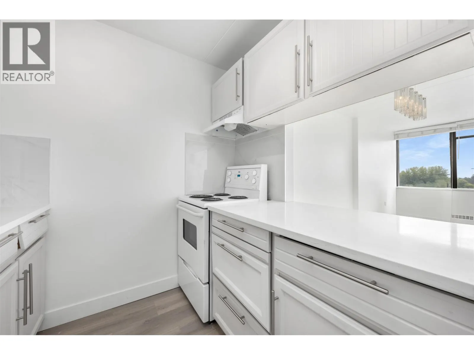 808 6651 MINORU BOULEVARD