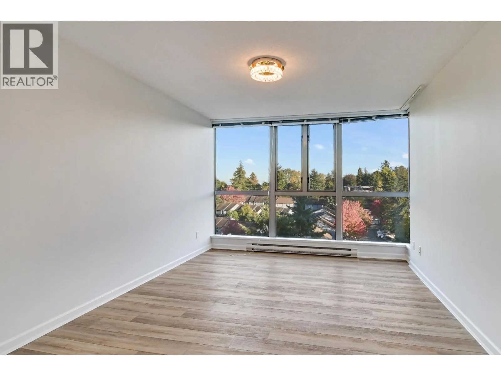 1303 295 GUILDFORD WAY