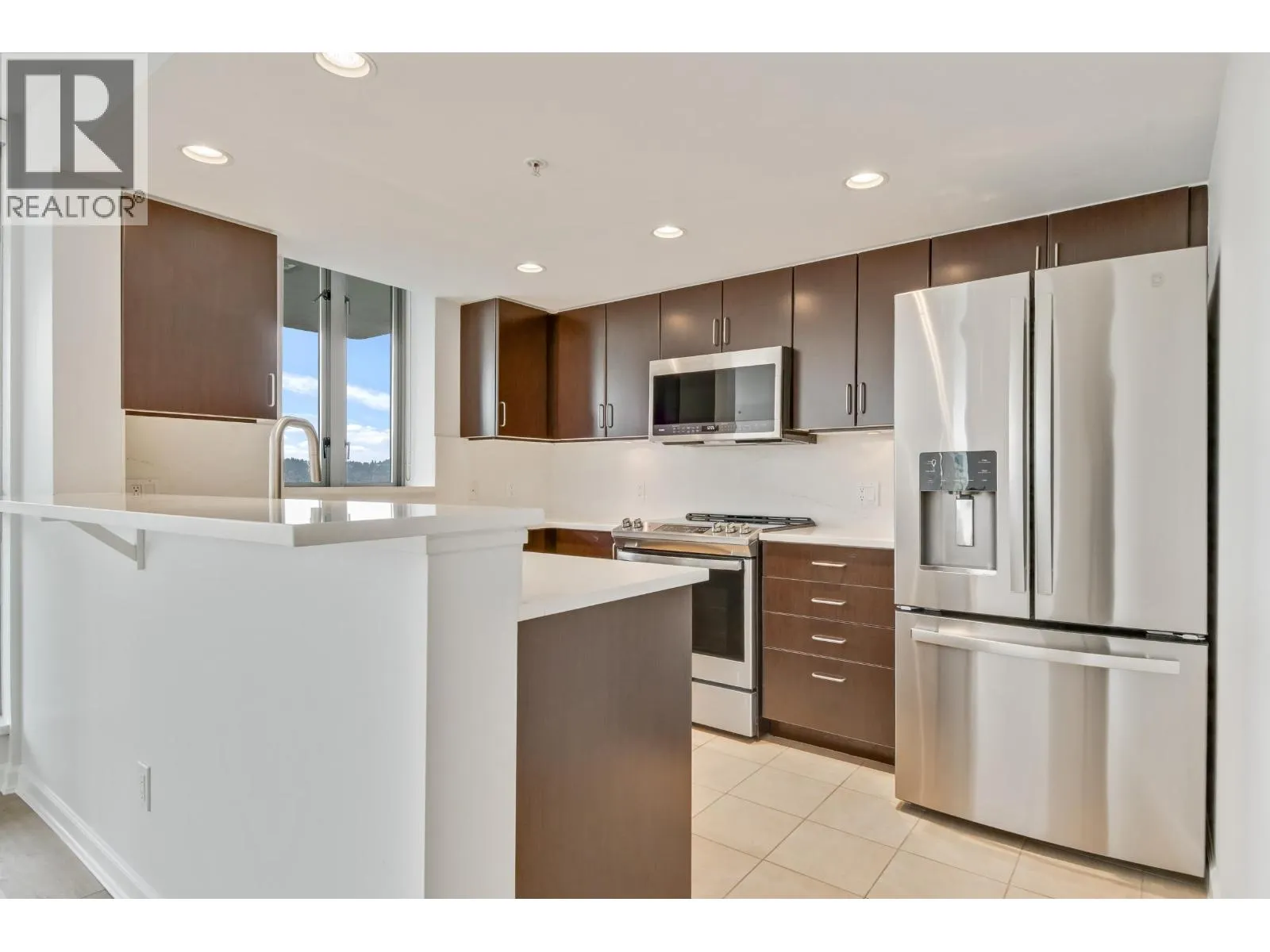 1303 295 GUILDFORD WAY