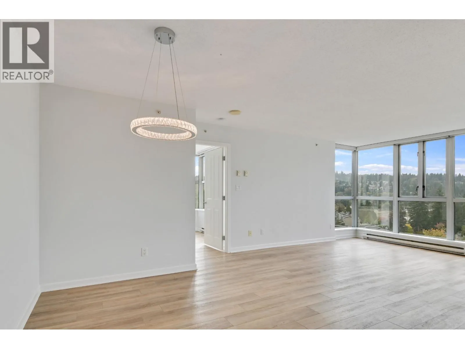 1303 295 GUILDFORD WAY