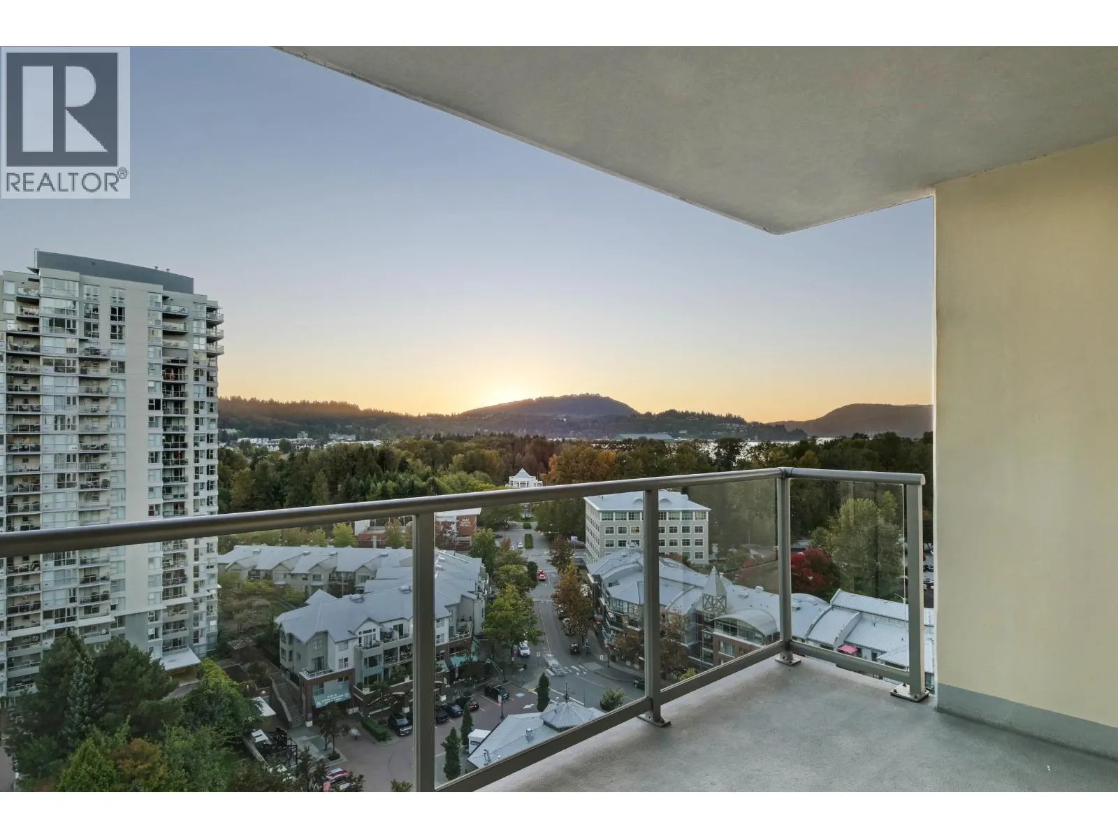 1303 295 GUILDFORD WAY