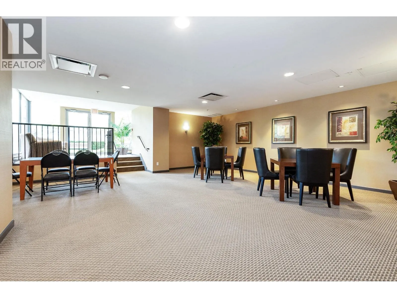1303 295 GUILDFORD WAY