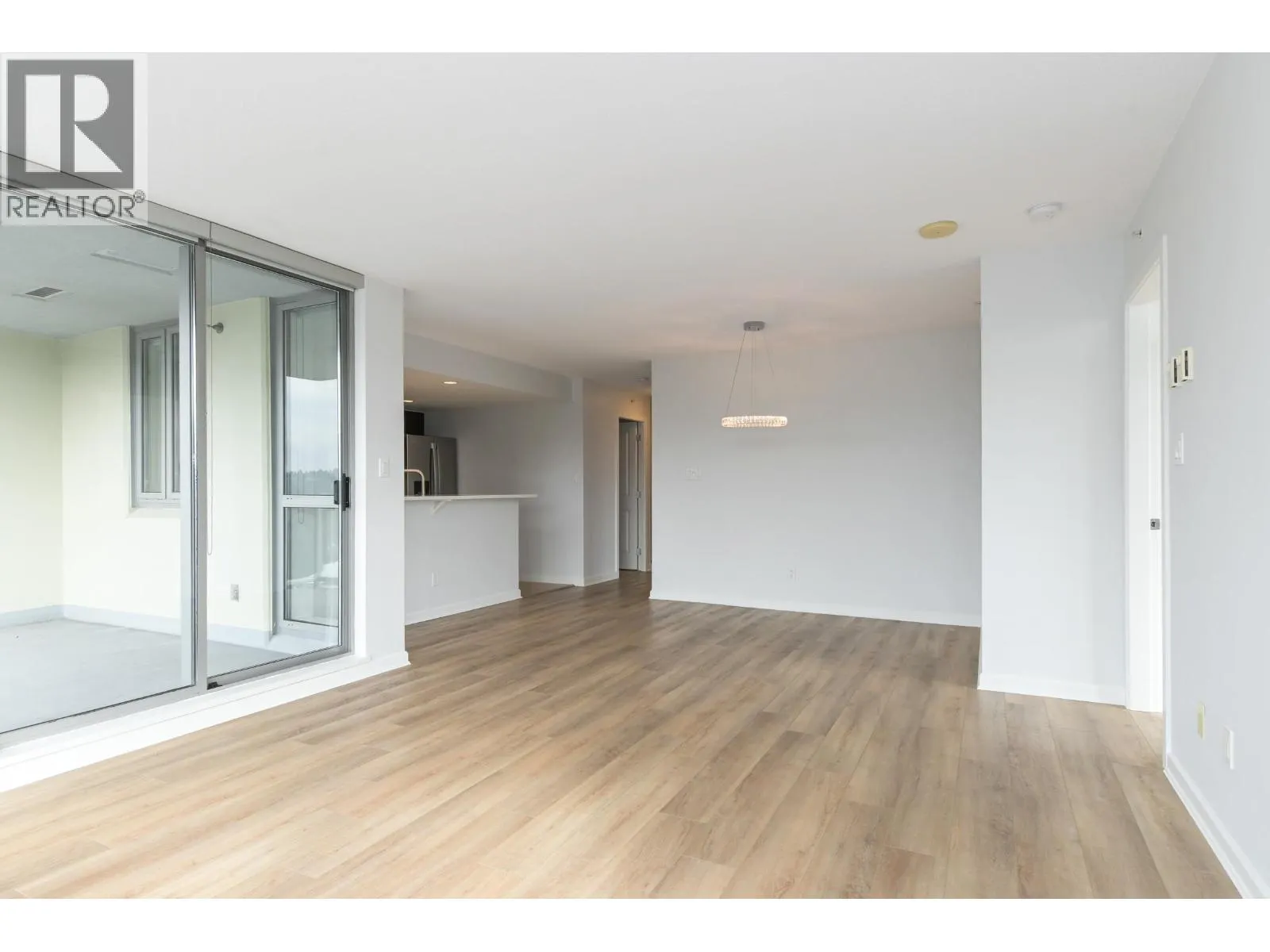 1303 295 GUILDFORD WAY
