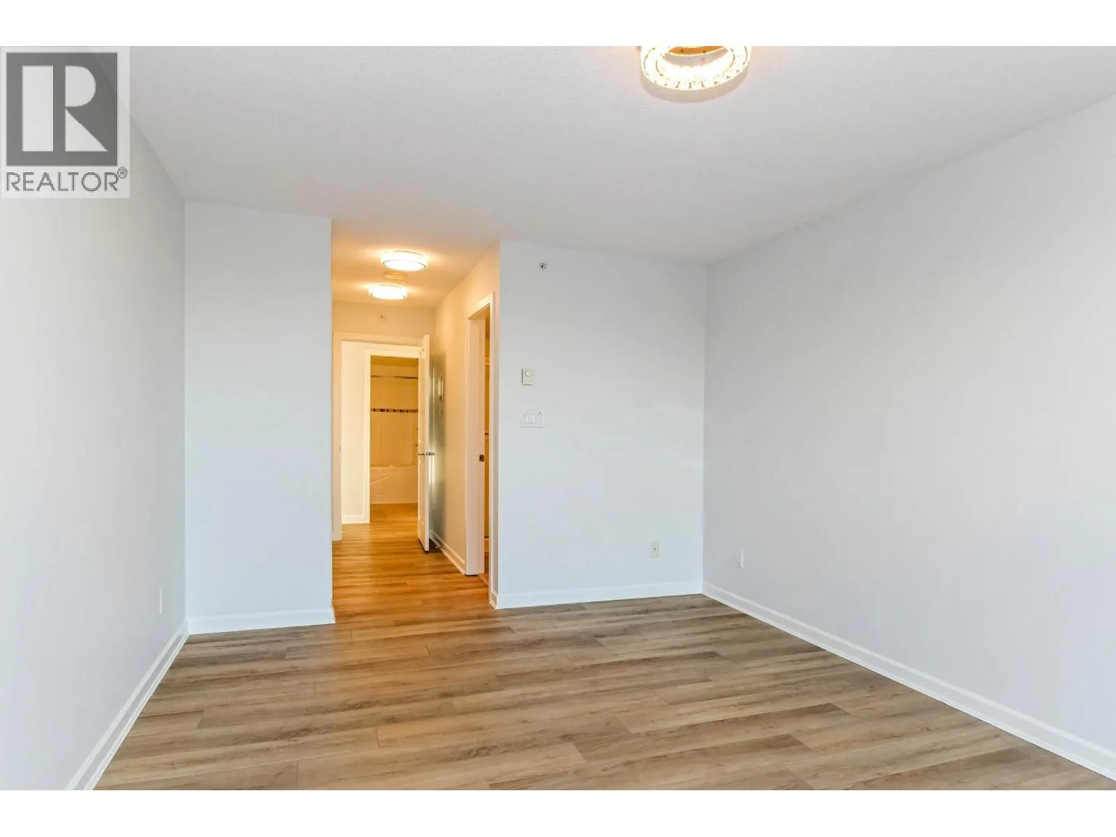 1303 295 GUILDFORD WAY