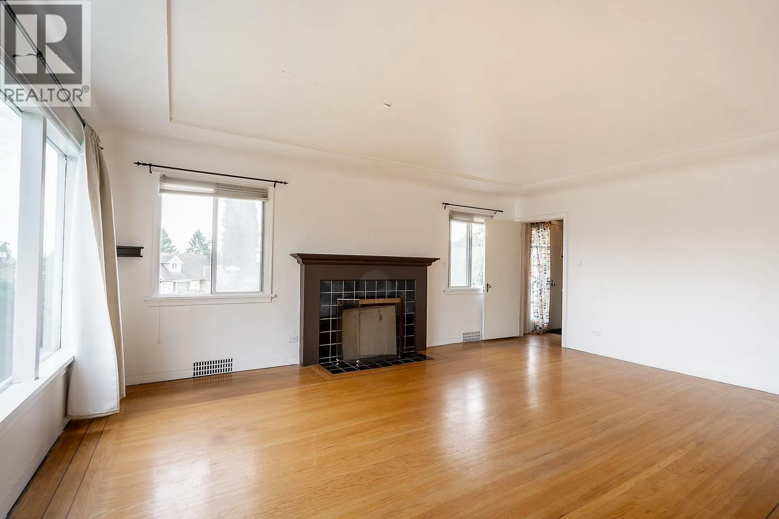 319 CHURCHILL AVENUE
