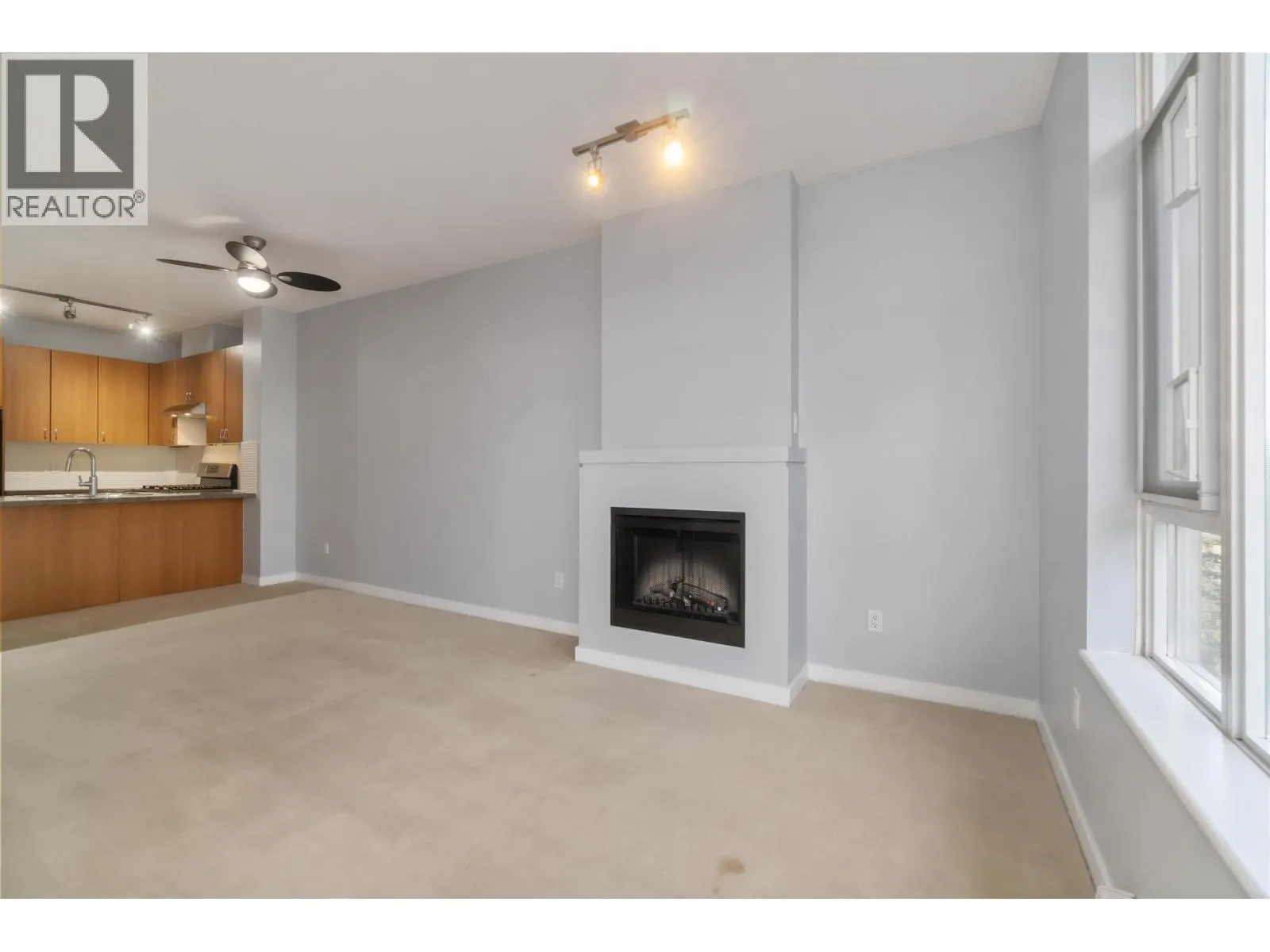 805 9266 UNIVERSITY CRESCENT