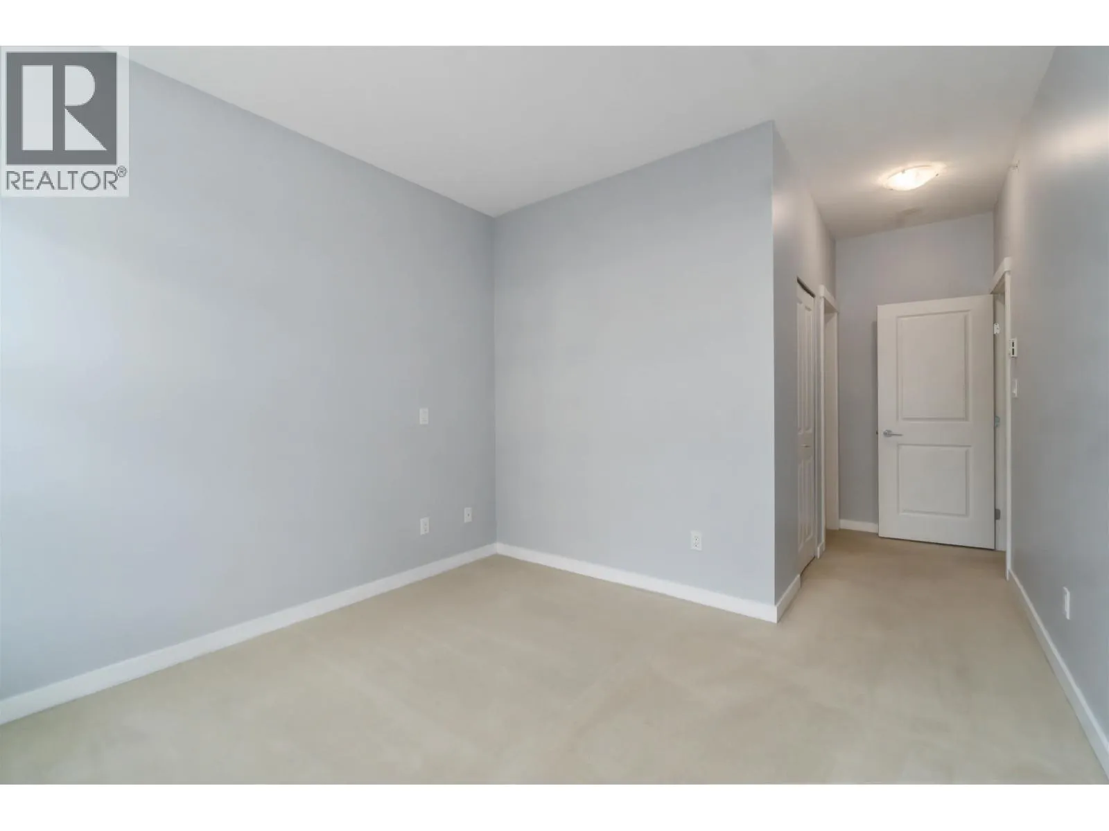 805 9266 UNIVERSITY CRESCENT