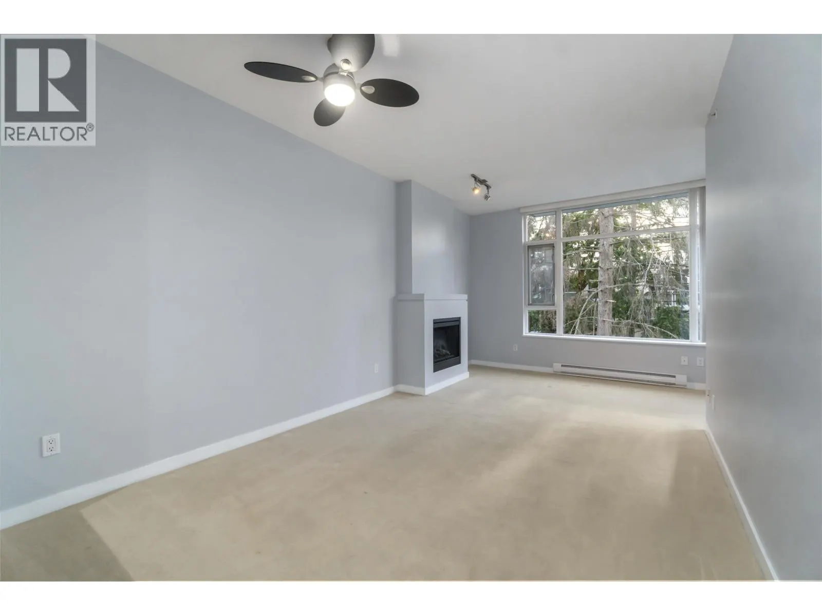 805 9266 UNIVERSITY CRESCENT