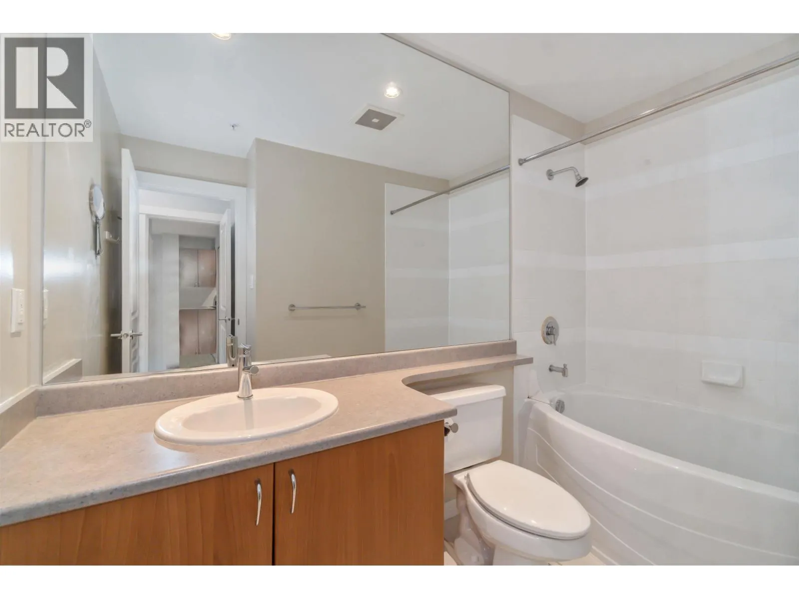 805 9266 UNIVERSITY CRESCENT