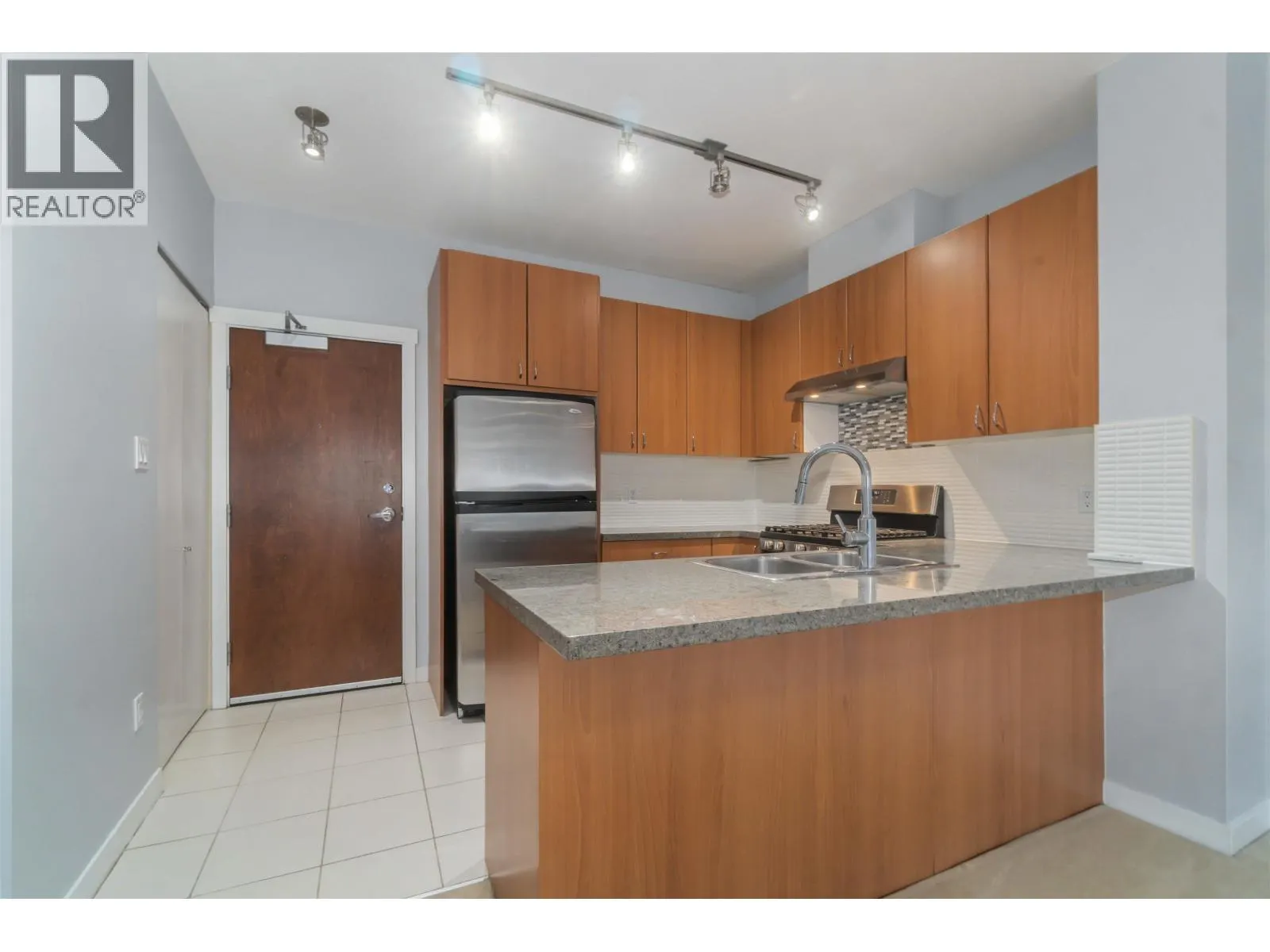 805 9266 UNIVERSITY CRESCENT