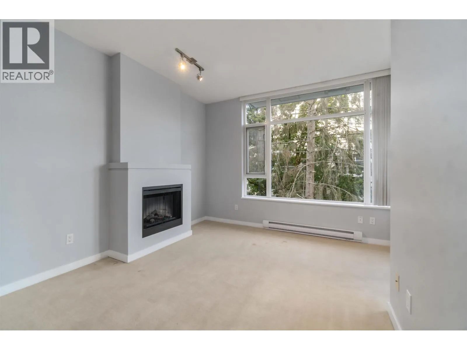 805 9266 UNIVERSITY CRESCENT