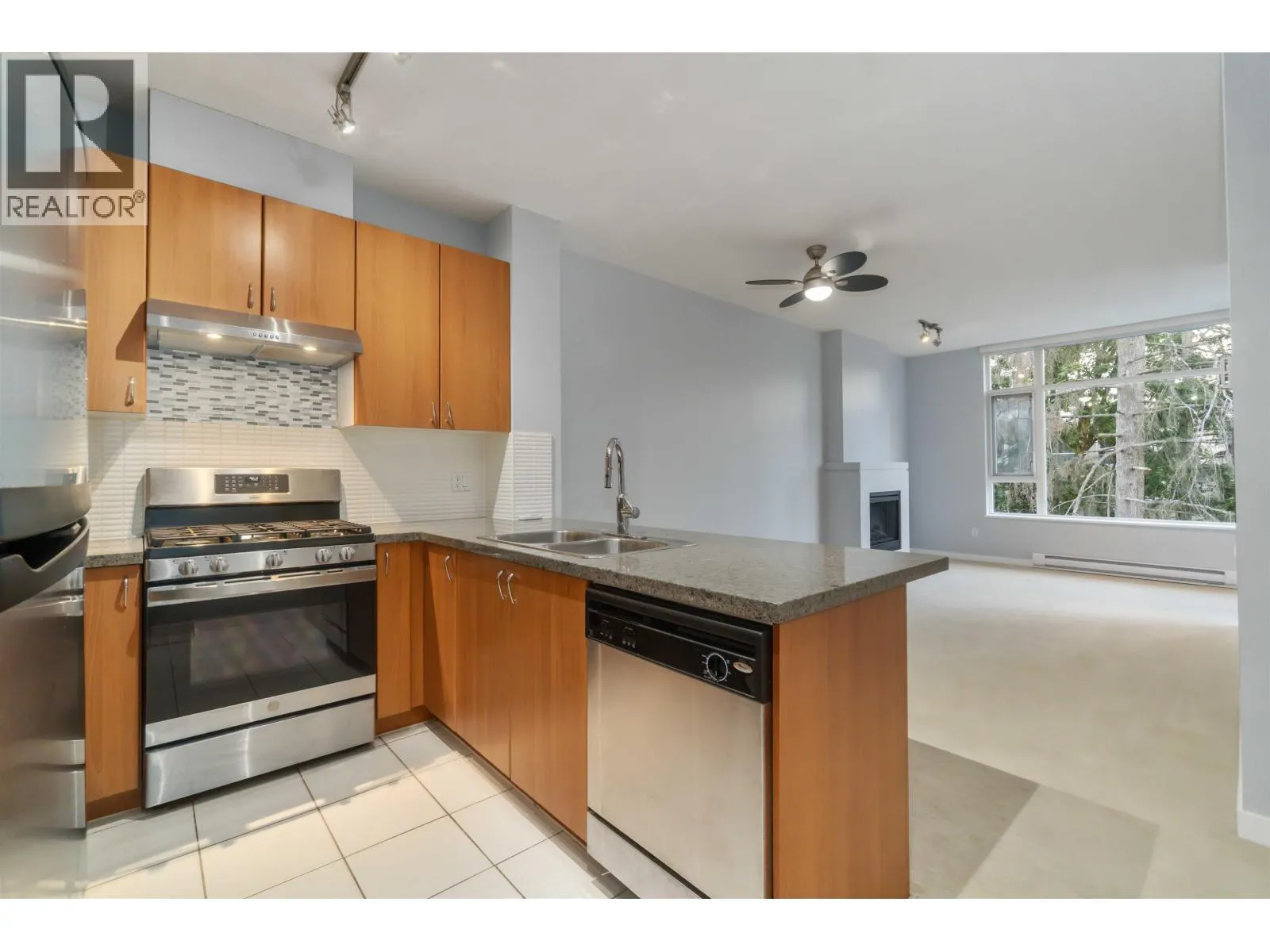 805 9266 UNIVERSITY CRESCENT