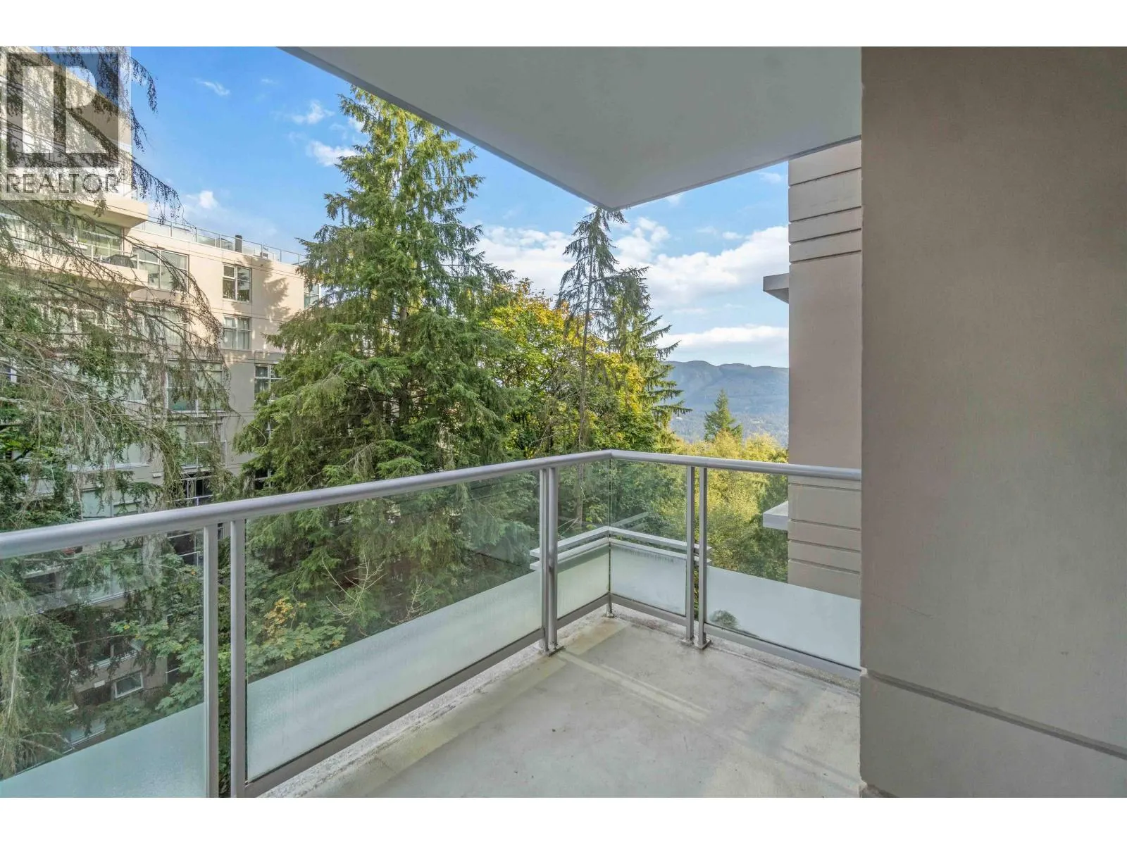 805 9266 UNIVERSITY CRESCENT