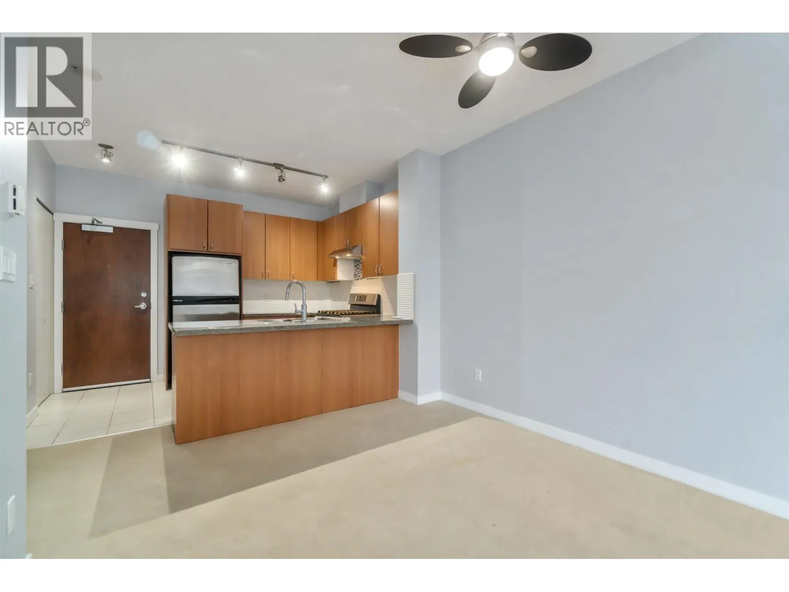 805 9266 UNIVERSITY CRESCENT