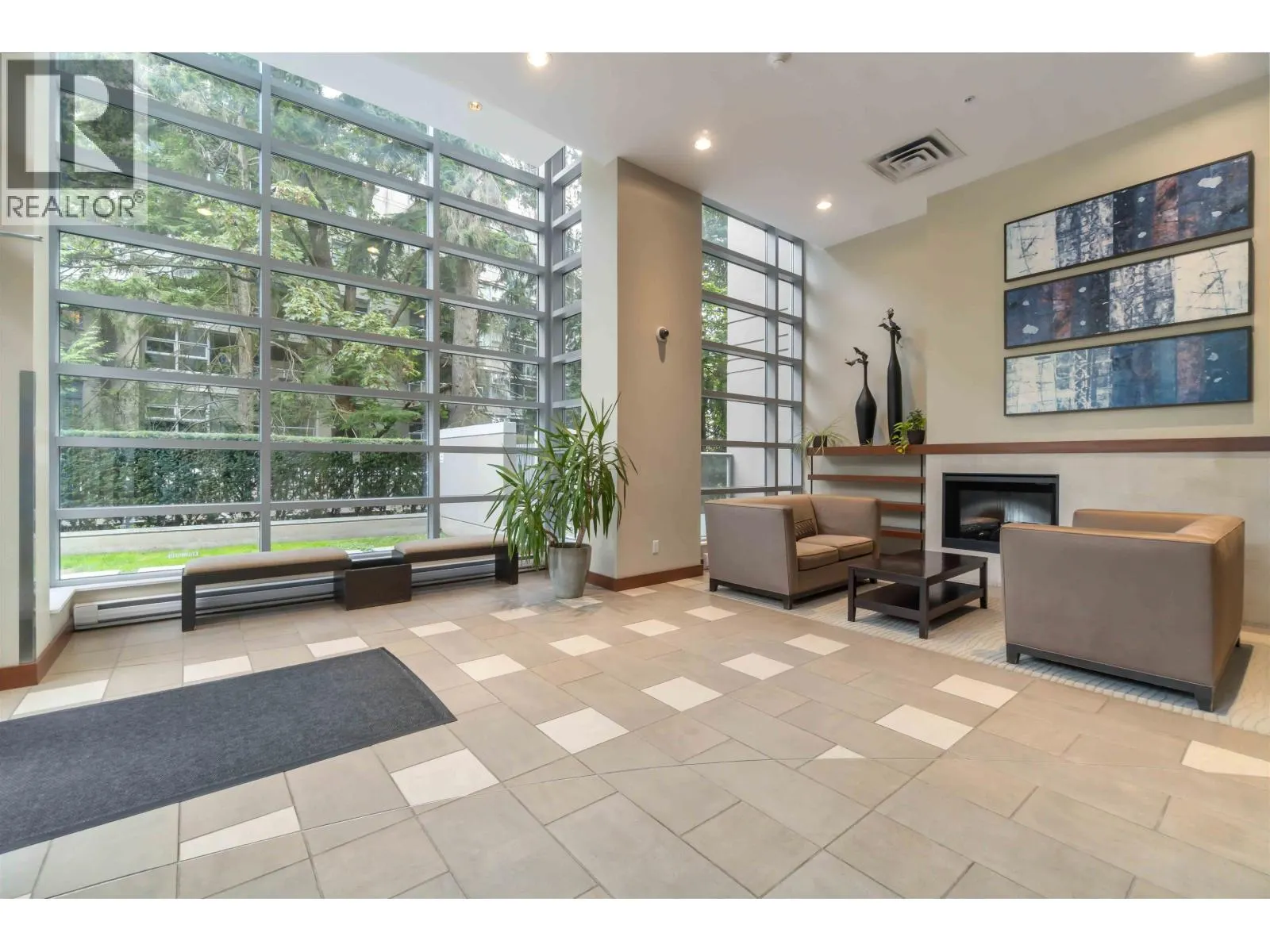805 9266 UNIVERSITY CRESCENT
