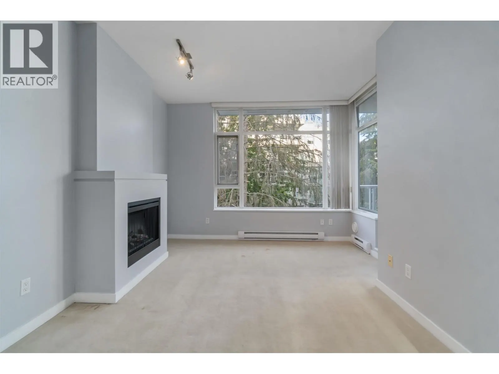 805 9266 UNIVERSITY CRESCENT