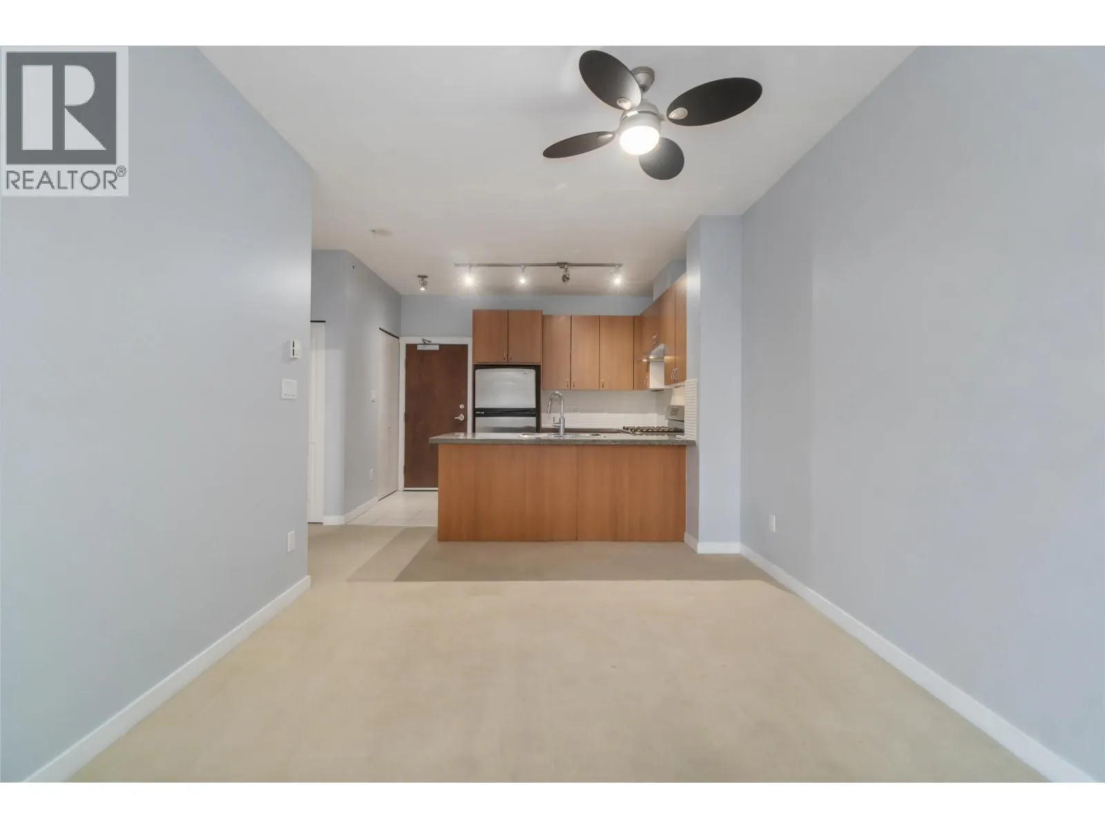 805 9266 UNIVERSITY CRESCENT