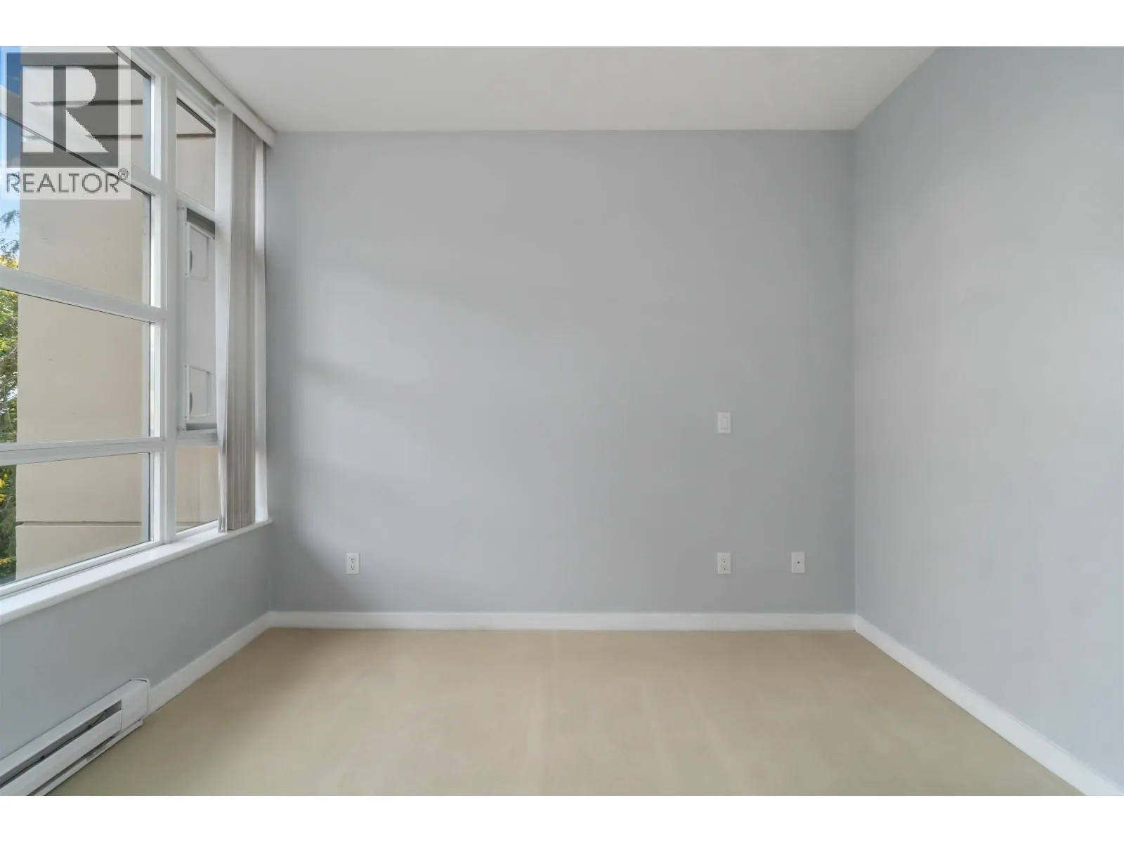805 9266 UNIVERSITY CRESCENT