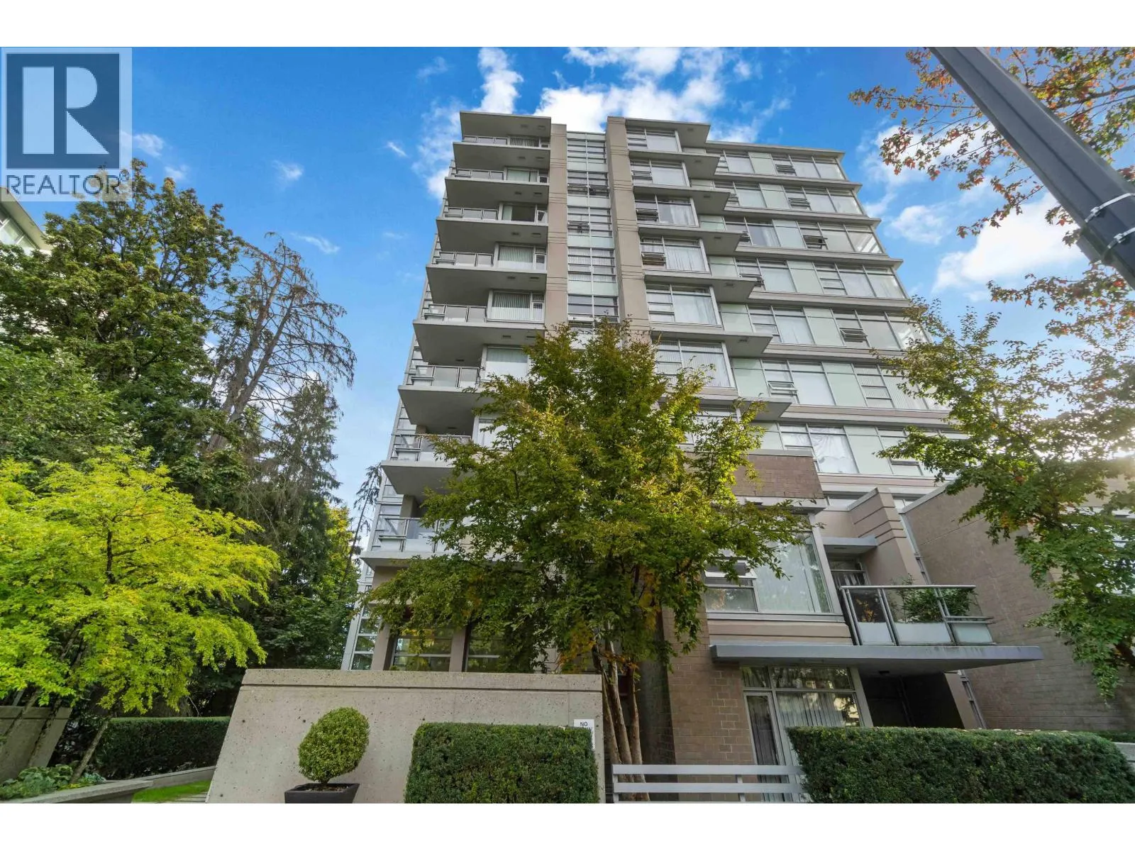 805 9266 UNIVERSITY CRESCENT