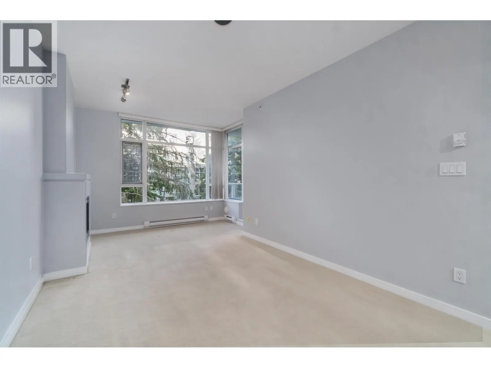 805 9266 UNIVERSITY CRESCENT
