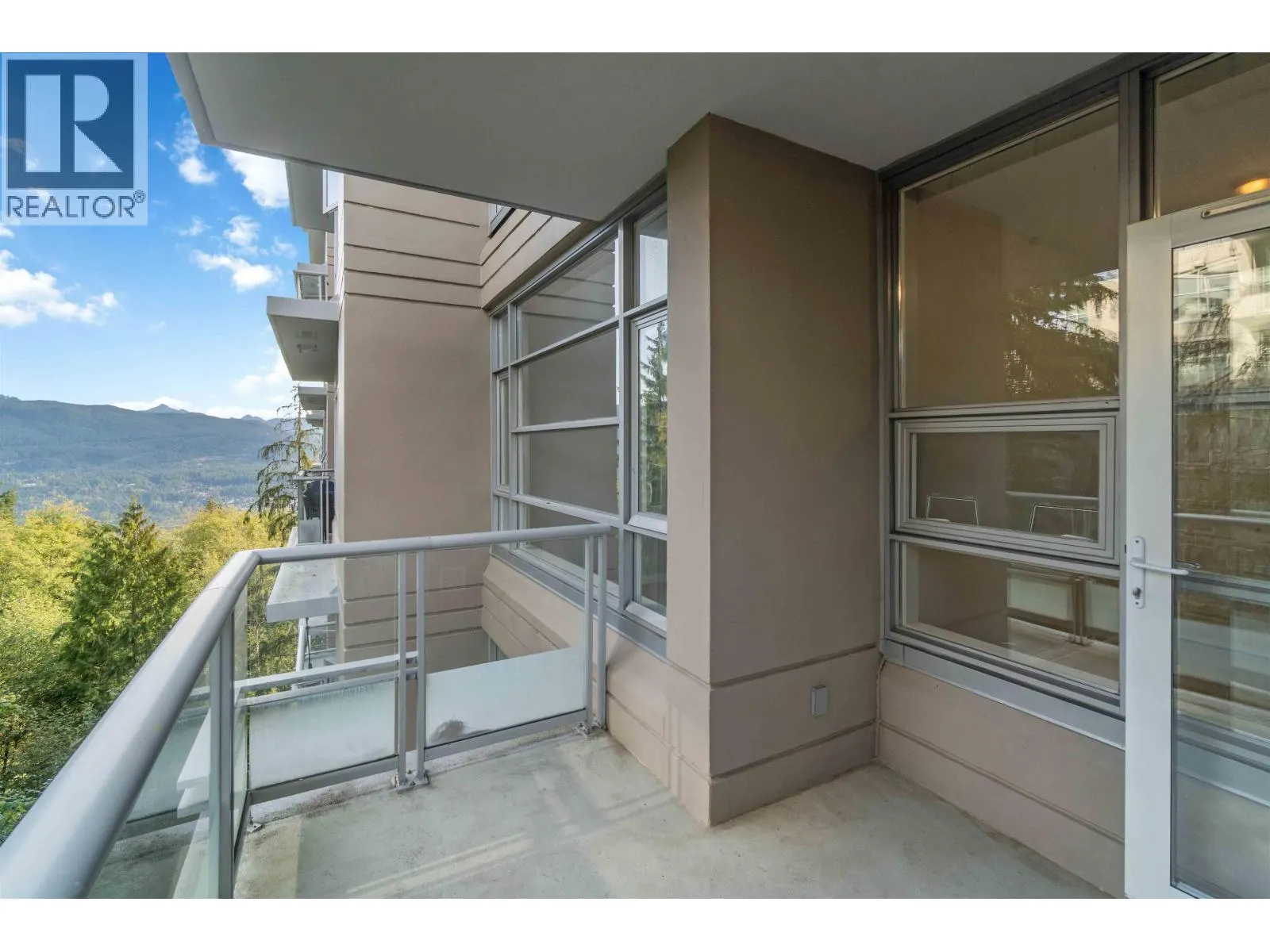 805 9266 UNIVERSITY CRESCENT
