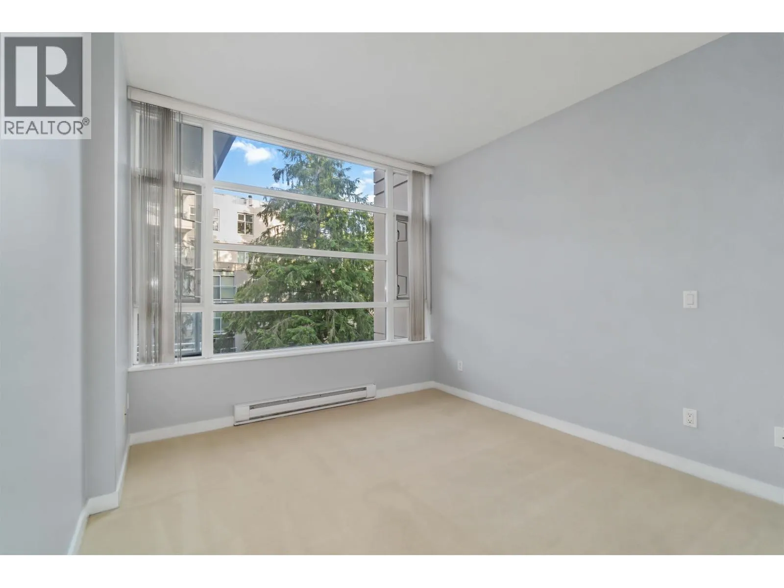 805 9266 UNIVERSITY CRESCENT