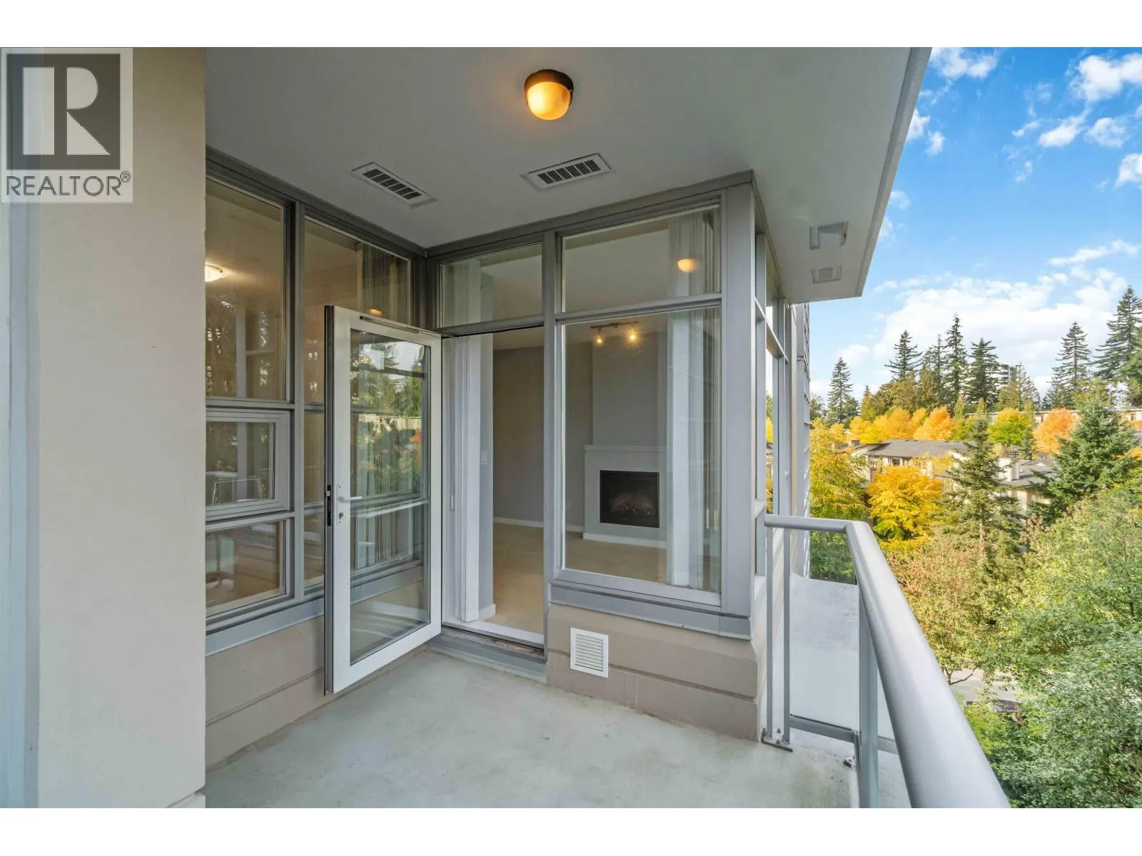 805 9266 UNIVERSITY CRESCENT