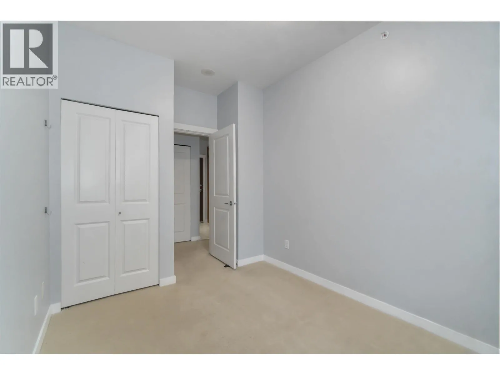 805 9266 UNIVERSITY CRESCENT