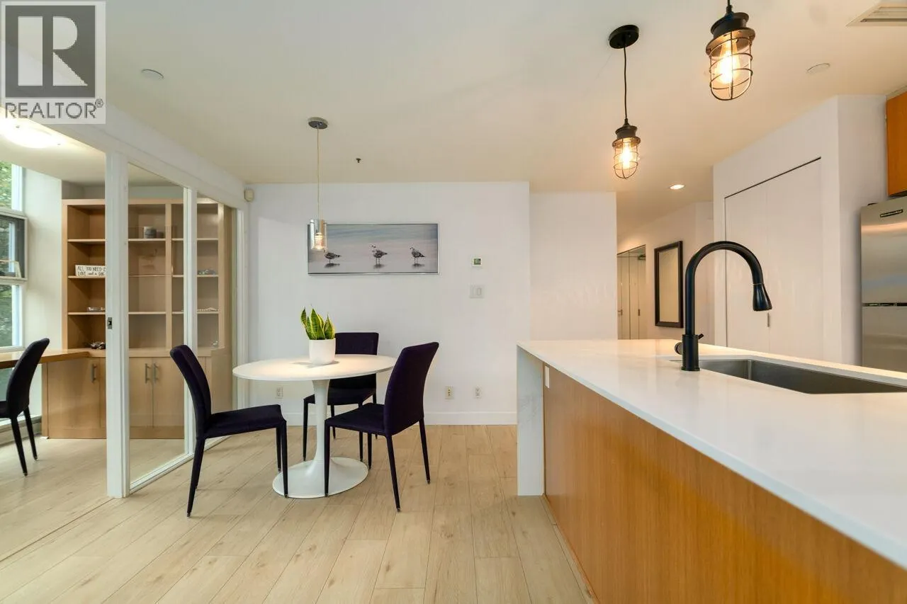 305 638 BEACH CRESCENT