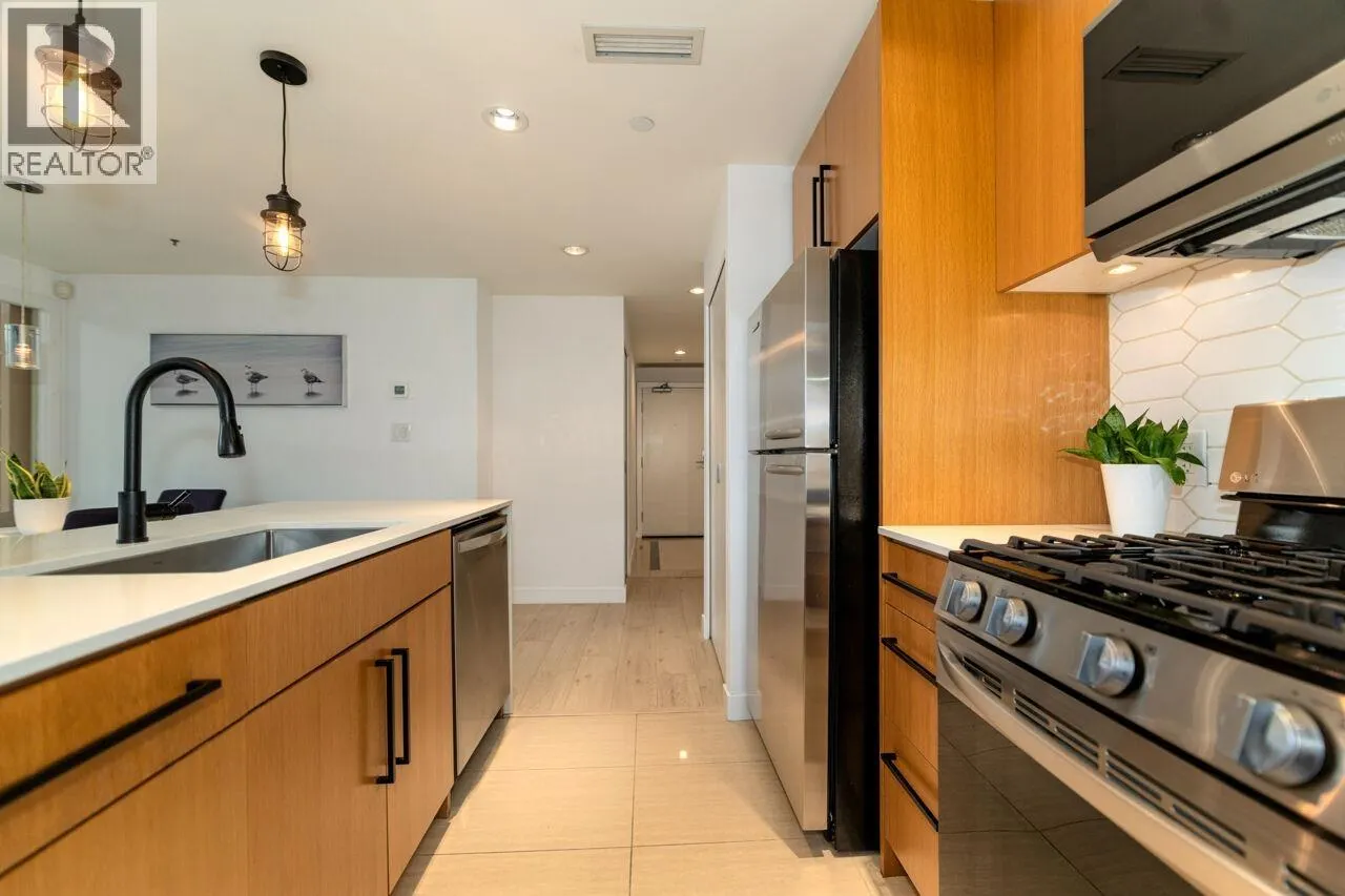 305 638 BEACH CRESCENT