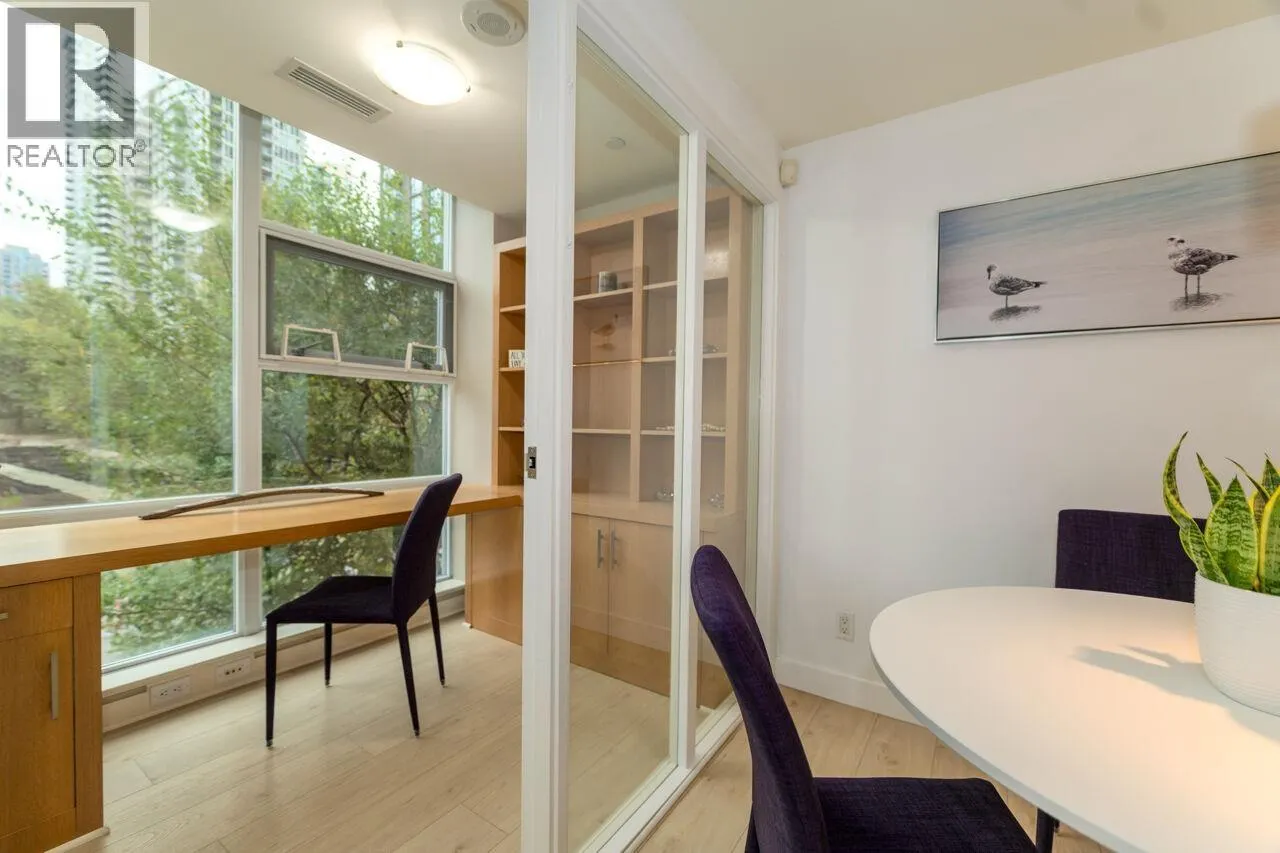 305 638 BEACH CRESCENT