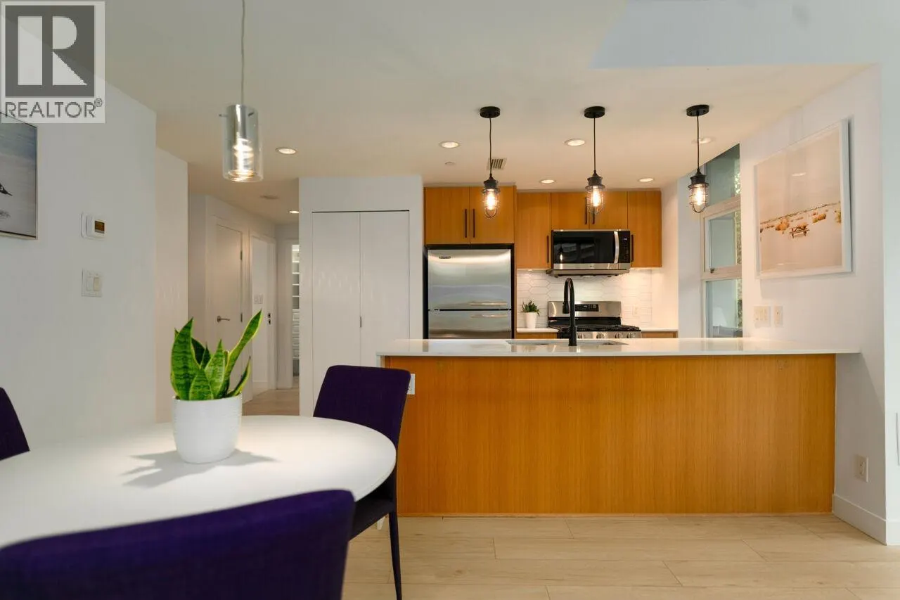 305 638 BEACH CRESCENT