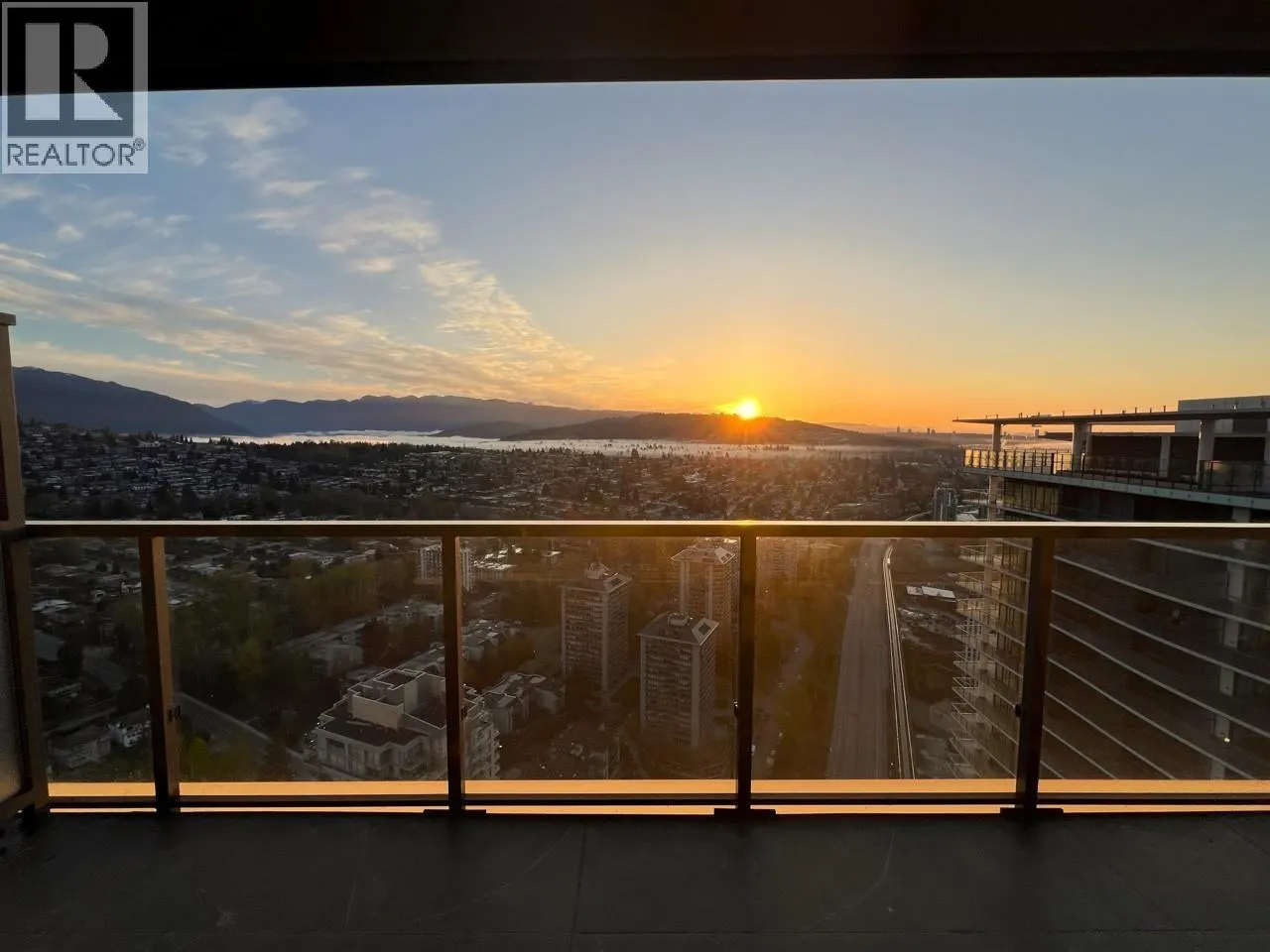 4705 4880 LOUGHEED HIGHWAY
