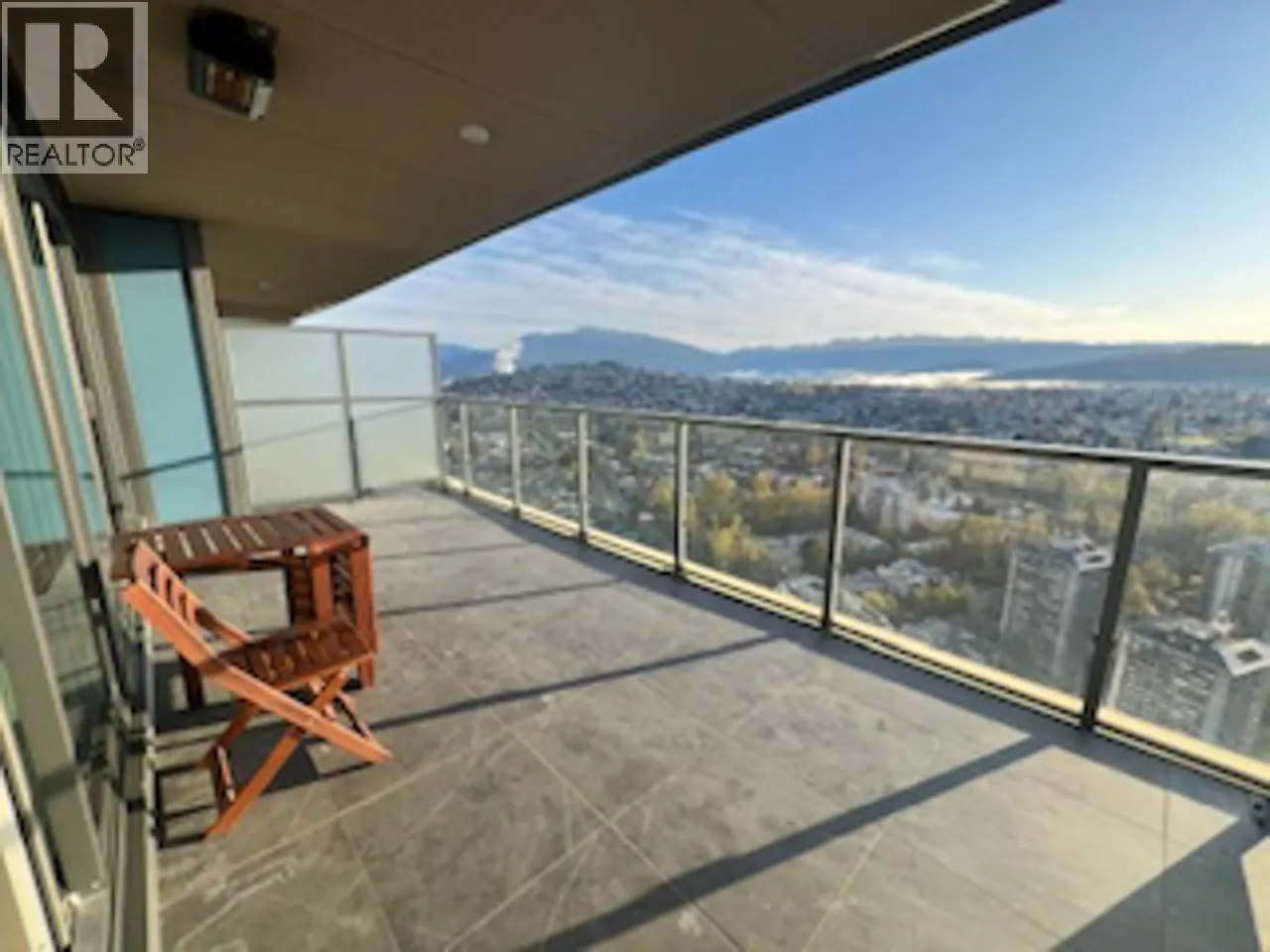 4705 4880 LOUGHEED HIGHWAY