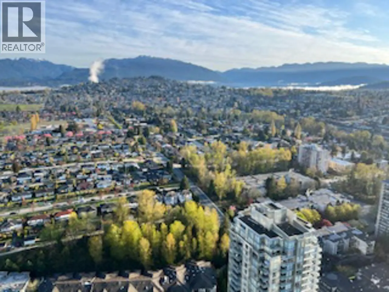 4705 4880 LOUGHEED HIGHWAY