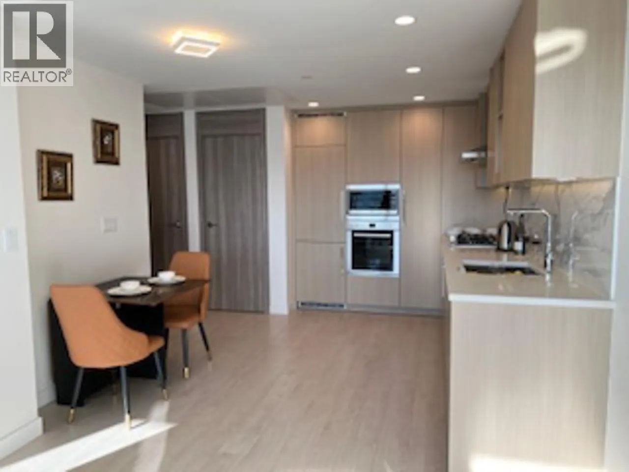 4705 4880 LOUGHEED HIGHWAY