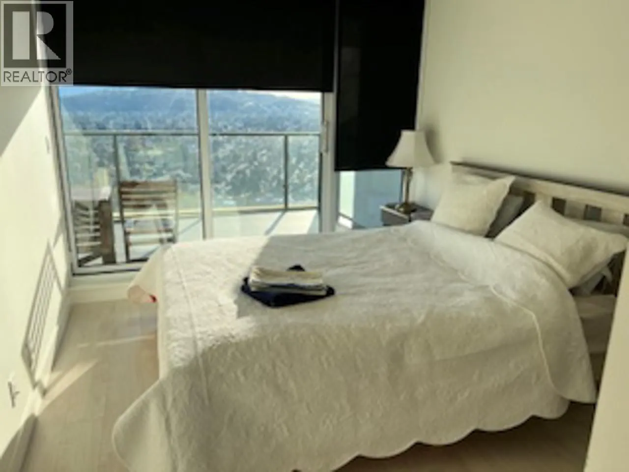4705 4880 LOUGHEED HIGHWAY