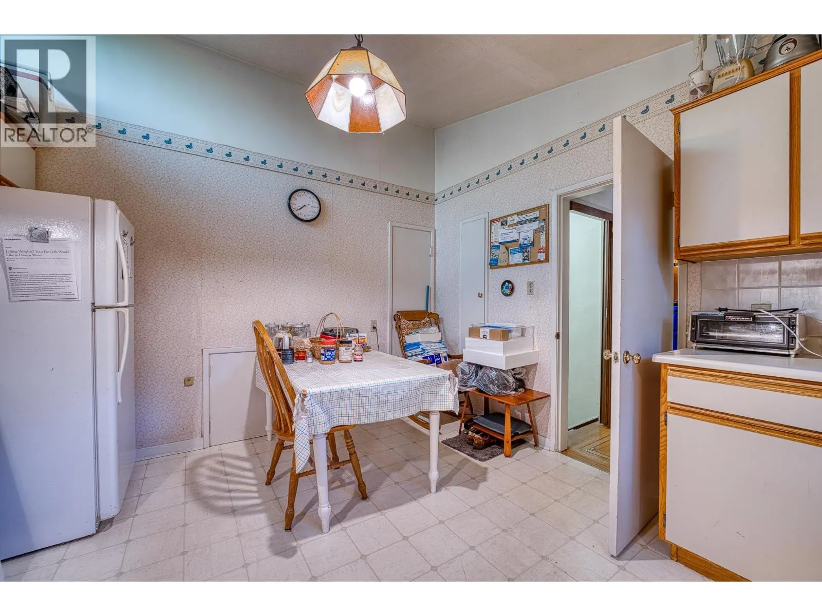 1124 LUXTON SQUARE