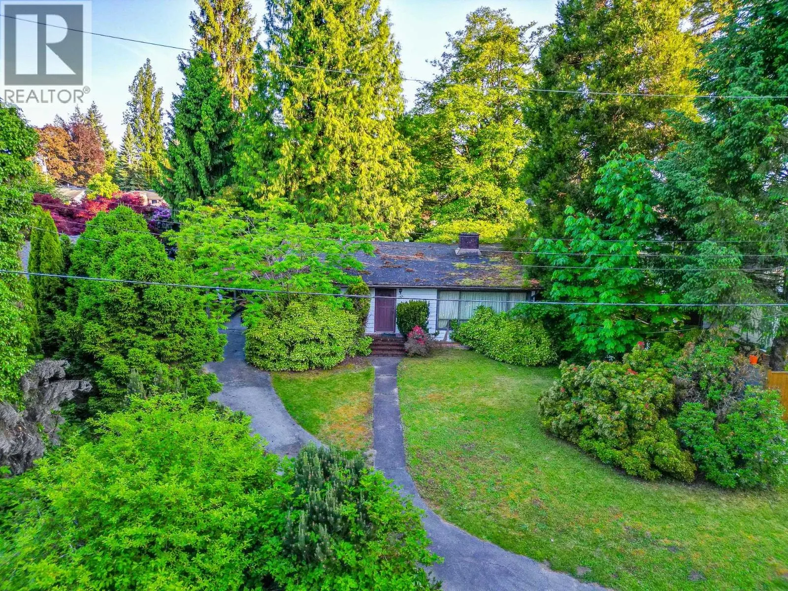 1124 LUXTON SQUARE