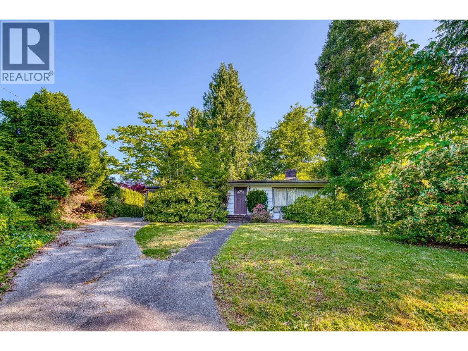 1124 LUXTON SQUARE