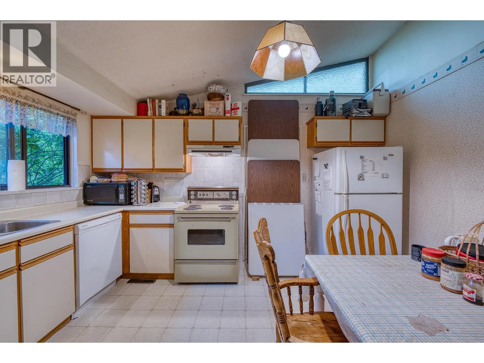 1124 LUXTON SQUARE