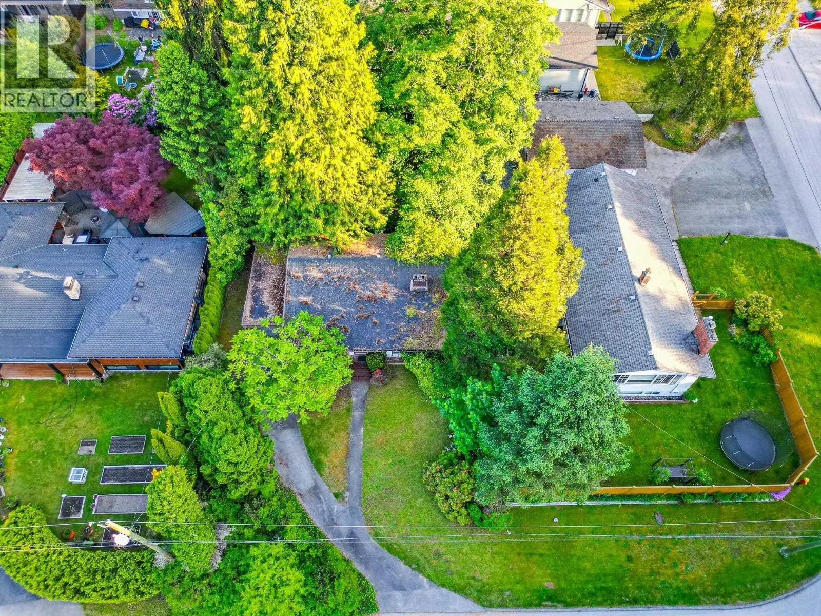 1124 LUXTON SQUARE