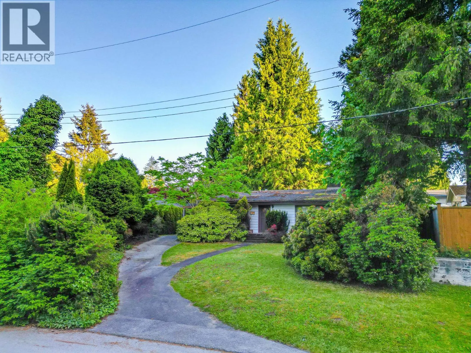 1124 LUXTON SQUARE