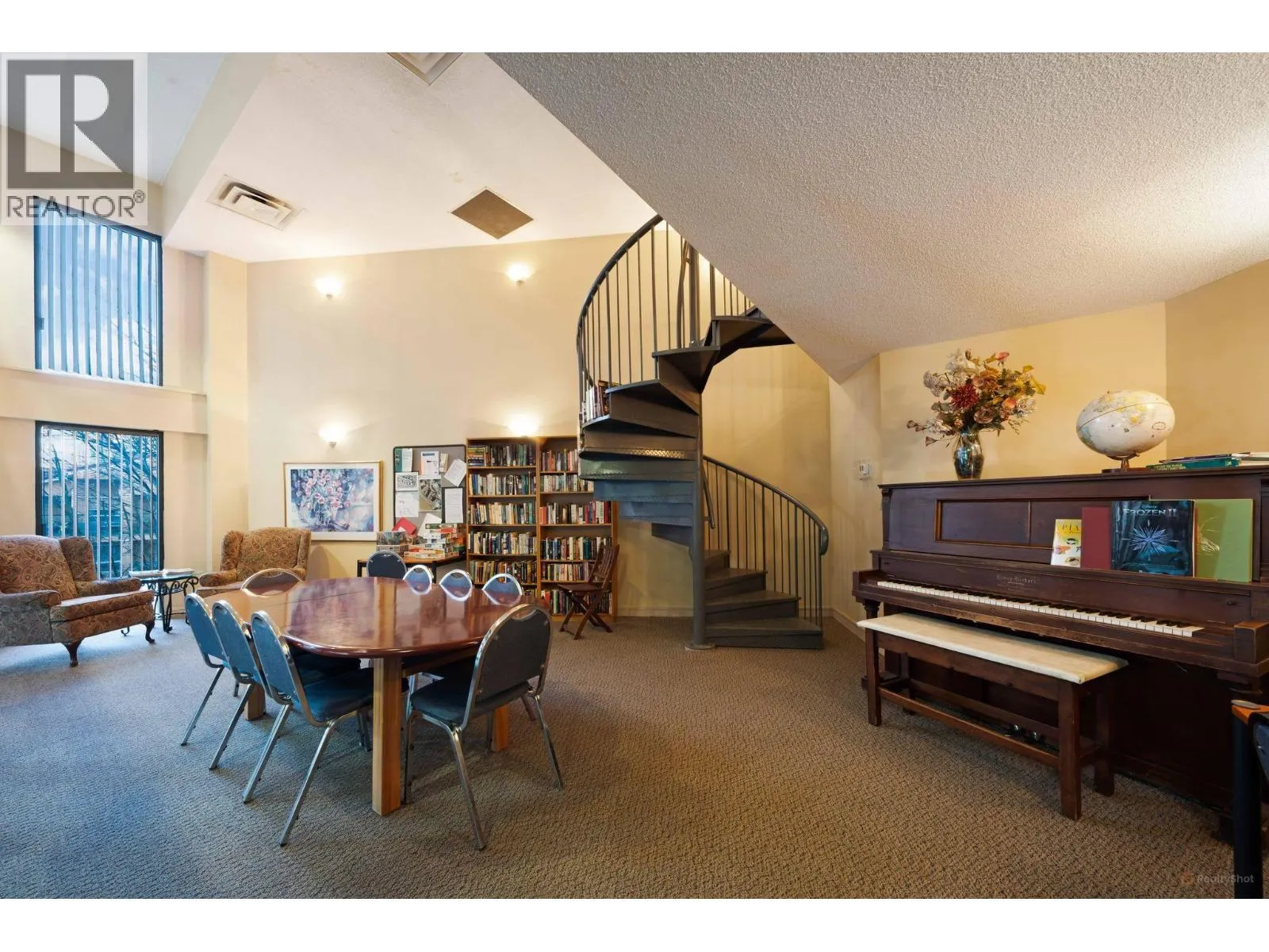1001 8 LAGUNA COURT