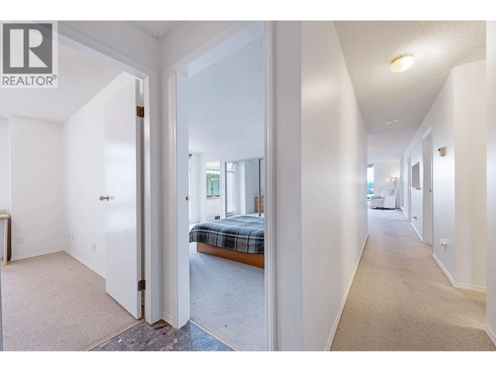 1001 8 LAGUNA COURT