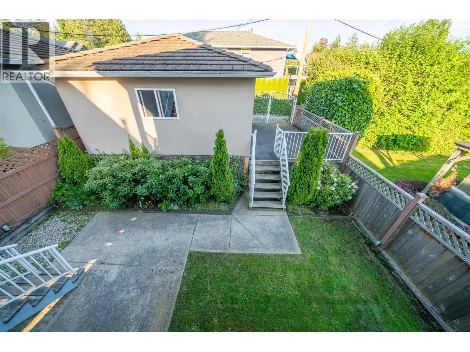 2052 WESTVIEW DRIVE